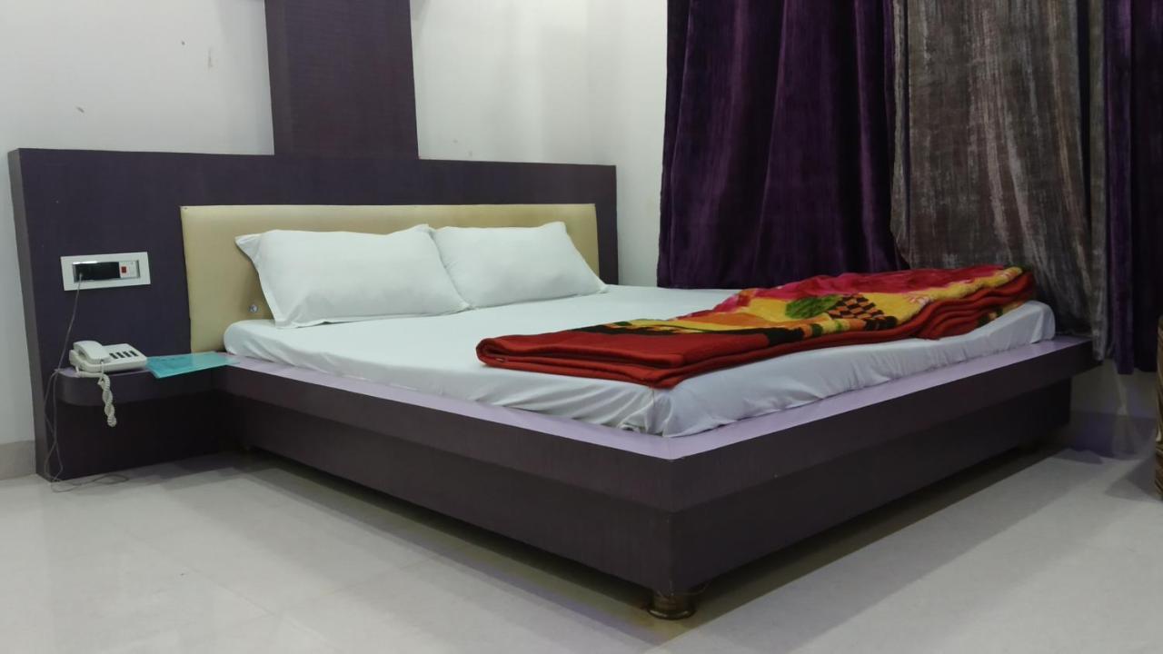 Hotel Nikunj Ashta  Dış mekan fotoğraf