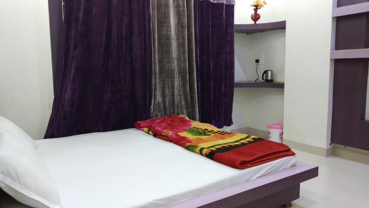 Hotel Nikunj Ashta  Dış mekan fotoğraf